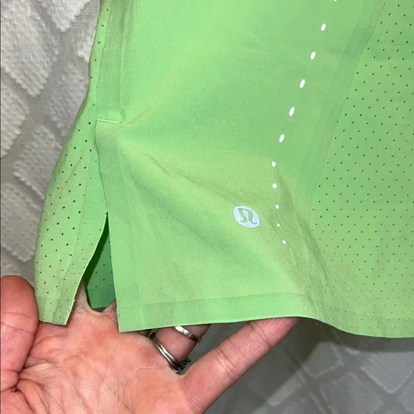 Lululemon Cropped Bright Green Running tank, EUC, size 10 - Picture 4 of 4